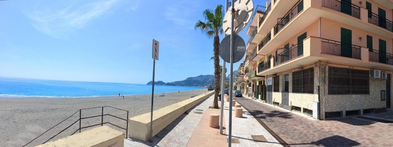 Loft Balcone Sul Mare Διαμέρισμα Letojanni Εξωτερικό φωτογραφία