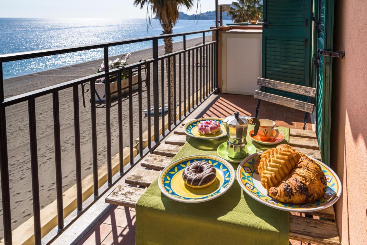 Loft Balcone Sul Mare Διαμέρισμα Letojanni Εξωτερικό φωτογραφία